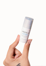 Cargar imagen en el visor de la galería, Skin 1004 Madagascar Centella Hyalu-Cica Silky-Fit Sun Stick protector solar en barra