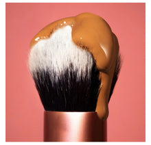 Cargar imagen en el visor de la galería, Real Techniques Expert Face Brush 200