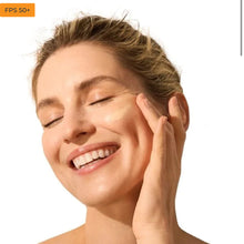 Cargar imagen en el visor de la galería, Eucerin Protector Solar Spf 50+ Hydro Protect Fluido Ultra Light con color