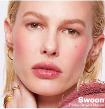 Cargar imagen en el visor de la galería, Kosas Blush is Life Baked Talc-Free Dimensional + Brightening Blush Rubor en polvo