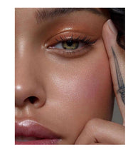 Cargar imagen en el visor de la galería, Kryolan Shimmering Event Foundation