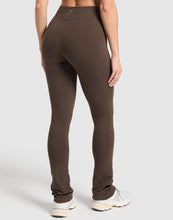 Cargar imagen en el visor de la galería, Gymshark rest day boot cut leggings