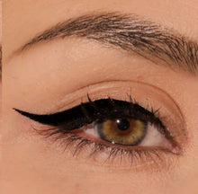 Cargar imagen en el visor de la galería, Milani Stay The Tank Liquid Eyeliner
