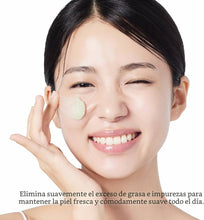 Cargar imagen en el visor de la galería, Arencia Green Tea + Lha Deep Pore Rice Cake Cleanser Limpiador facial