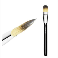 Cargar imagen en el visor de la galería, Mac Brocha de base #190