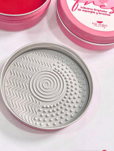 Cargar imagen en el visor de la galería, Kriz Reales Beauty Nuevo Bálsamo limpiador de Esponjas y Brochas