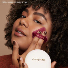 Cargar imagen en el visor de la galería, Rare Beauty Soft Touch Setting Powder and Baking Puff Duo