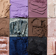 Cargar imagen en el visor de la galería, Beauty Creations Corpse Bride Multi-Use Paleta de sombras he iluminadores