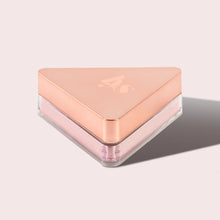Cargar imagen en el visor de la galería, Lys Beauty Triple Fix Loose Setting Powder banana