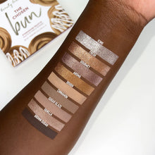 Cargar imagen en el visor de la galería, Beauty Bakerie The Chosen Bun Eyeshadow Eye Makeup Paleta de sombras