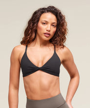 Cargar imagen en el visor de la galería, Gymshark Twist Front Bralette Sport Bra