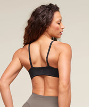 Cargar imagen en el visor de la galería, Gymshark Twist Front Bralette Sport Bra