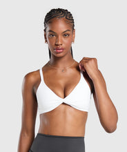 Cargar imagen en el visor de la galería, Gymshark Twist Front Bralette Sport Bra