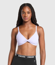 Cargar imagen en el visor de la galería, Gymshark Twist Front Bralette Sport Bra