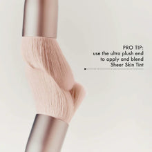 Cargar imagen en el visor de la galería, Summer Fridays The Blush Brush