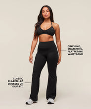 Cargar imagen en el visor de la galería, Gymshark Whitney Short Flared Leggings