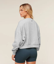 Cargar imagen en el visor de la galería, Gymshark Worn Crest Graphic Sweatshirt Grey