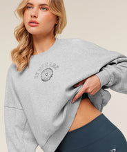 Cargar imagen en el visor de la galería, Gymshark Worn Crest Graphic Sweatshirt Grey