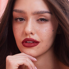 Cargar imagen en el visor de la galería, Beauty Creations - Plump & Pout Plumping Lip Liner - Delineador de labios