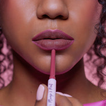 Cargar imagen en el visor de la galería, Beauty Creations - Plump & Pout Plumping Lip Liner - Delineador de labios