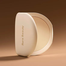 Cargar imagen en el visor de la galería, Rare Beauty True to Myself Tinted Pressed Talc-Free Finishing Powder Polvos Compactos