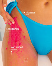 Cargar imagen en el visor de la galería, Truly Smooth Legend Pre-Shave Scrub