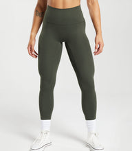 Cargar imagen en el visor de la galería, Gymshark Legacy leggings olive
