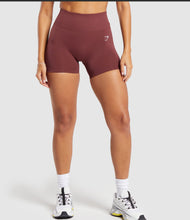 Cargar imagen en el visor de la galería, Gymshark everyday seamless short
