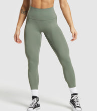 Cargar imagen en el visor de la galería, Gymshark legacy regular leggings unit  green
