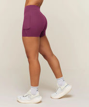 Cargar imagen en el visor de la galería, Gymshark Running Tight Shorts
