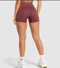 Cargar imagen en el visor de la galería, Gymshark everyday seamless short
