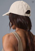 Cargar imagen en el visor de la galería, Gorra alo beige
