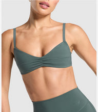 Cargar imagen en el visor de la galería, Gymshark elevate ruched sport bra
