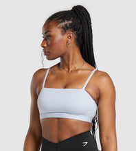 Cargar imagen en el visor de la galería, Gymshark cut out bandeau sport bra fresh blue
