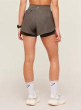 Cargar imagen en el visor de la galería, Gymshark running 2 in 1 shorts
