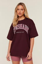 Cargar imagen en el visor de la galería, Gymshark collegiate graphic t-shirt

