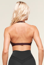 Cargar imagen en el visor de la galería, Gymshark minimal halterneck sport bra
