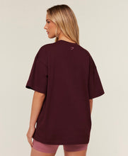 Cargar imagen en el visor de la galería, Gymshark collegiate graphic t-shirt
