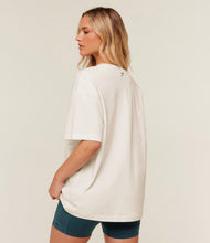 Cargar imagen en el visor de la galería, Gymshark collegiate graphic T-Shirt
