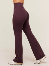 Cargar imagen en el visor de la galería, Gymshark Whitney Flared Leggings
