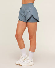 Cargar imagen en el visor de la galería, Gymshark running 2 in 1 shorts
