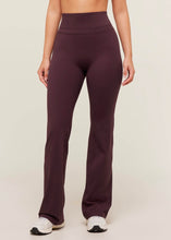 Cargar imagen en el visor de la galería, Gymshark Whitney Flared Leggings
