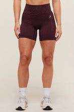Cargar imagen en el visor de la galería, Gymshark Adapt animal seamless short cherry purple
