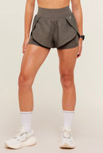 Cargar imagen en el visor de la galería, Gymshark running 2 in 1 shorts
