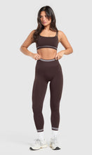 Cargar imagen en el visor de la galería, Gymshark contrast seamless conjunto Leggings talla S, Sport bra talla M
