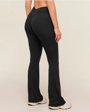 Cargar imagen en el visor de la galería, Gymshark crossover back flared leggings size S
