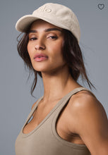 Cargar imagen en el visor de la galería, Gorra alo beige
