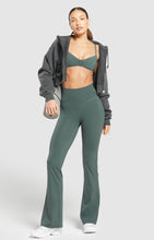 Cargar imagen en el visor de la galería, Gymshark Elevate Flared Leggings 2.0
