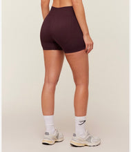 Cargar imagen en el visor de la galería, Gymshark everyday seamless light hold shorts
