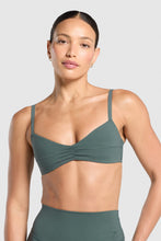 Cargar imagen en el visor de la galería, Gymshark elevate ruched sport bra
